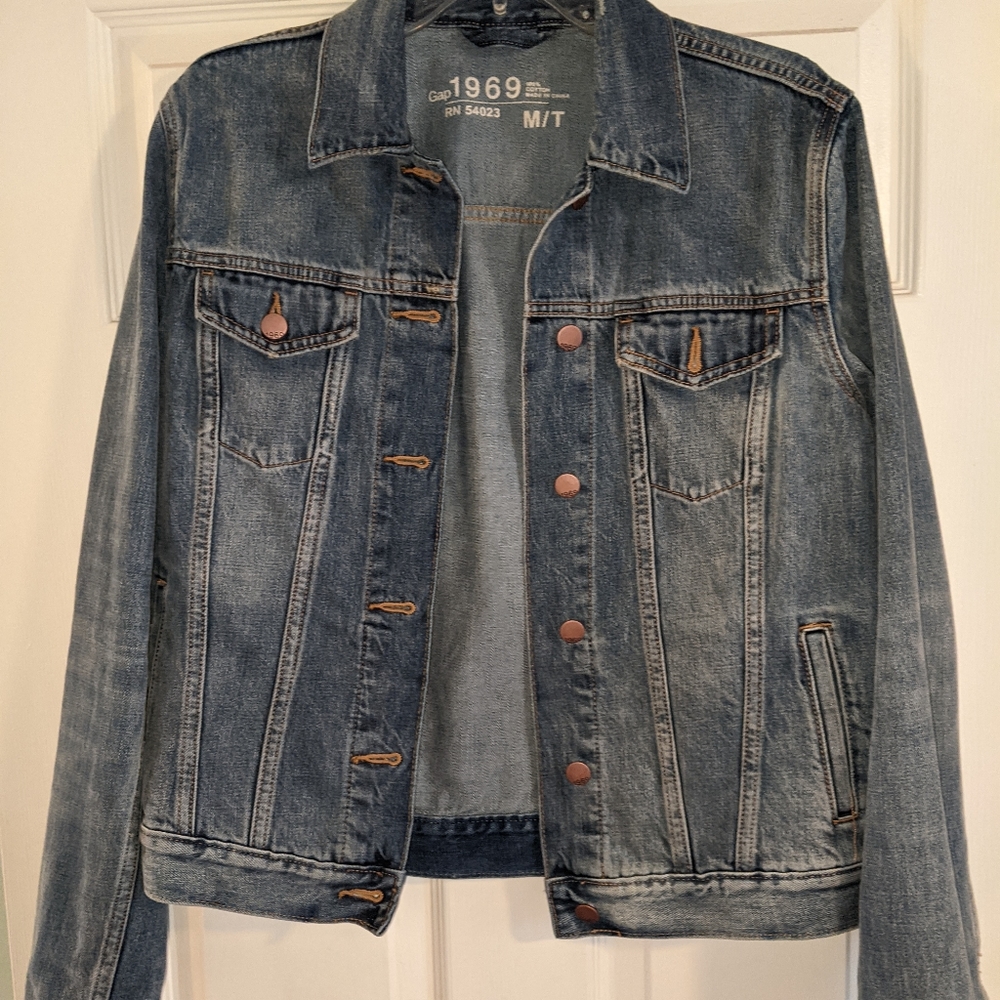 Gap icon jean jacket, size Tall Medium